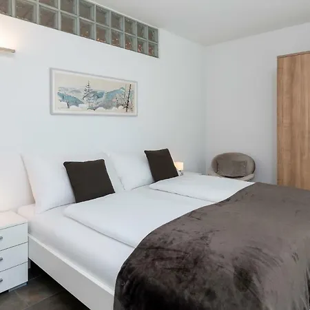 Zuhause In Den Alpen Ihre Mit Hallenbad Und Sauna * Lenzerheide